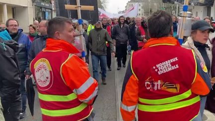 Alors que les manifestations contre la réforme des retraites se poursuivent, mardi 28 mars, les caisses de solidarité sont essentielles pour soutenir les grévistes. (France 3)