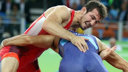 Zelimkhan Khadjiev a l'occasion de ramener l'or, samedi, aux Mondiaux de lutte de Paris.  (EDDY LEMAISTRE / 2PIX-EL)