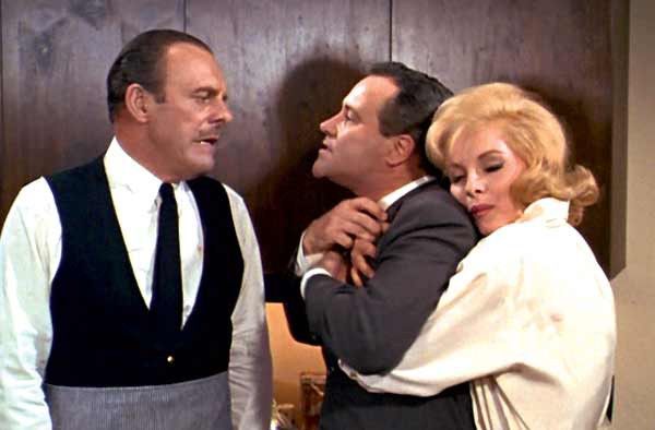 Terry-Thomas, Jack Lemmon et Virna Lisi dans "Comment tuer votre femme" 
 (Action Cinémas / Théâtre du Temple )