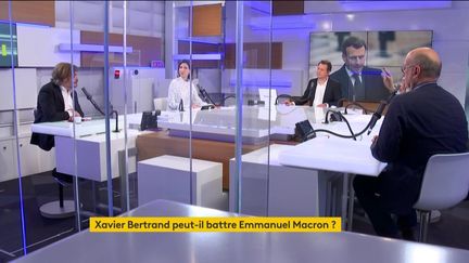 Autour de Marc&nbsp;Fauvelle&nbsp;et&nbsp;Renaud Dély,&nbsp;Étienne Gernelle, du Point,&nbsp;Alix Bouilhaguet&nbsp;et Jean&nbsp;Jérôme Bertholus&nbsp;de&nbsp;franceinfo&nbsp;débattent de l'actualité du jeudi 25 mars 2021. (FRANCEINFO)