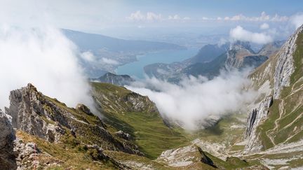 Les montages des Alpes, près du lac d'Annecy (Haute-Savoie), le 9 septembre 2022.&nbsp; (GEOFFREY BIRE / HANS LUCAS / AFP)