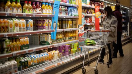 Un supermarché Sainsbury's à Londres (Royaume-Uni), le 13 février 2022. (TOLGA AKMEN / AFP)