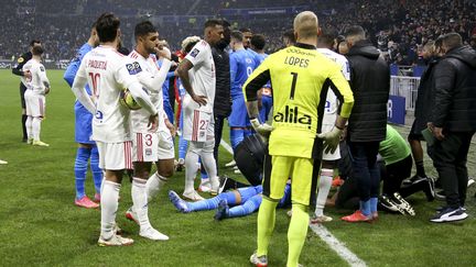 Les joueurs lyonnais et marseillais réunis autour de Dimitri Payet, dimanche 21 novembre à Lyon. (JEAN CATUFFE / JEAN CATUFFE)