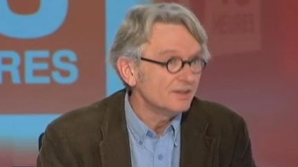 Jean-Claude Mailly, secr&eacute;taire g&eacute;n&eacute;ral de Force ouvri&egrave;re sur le plateau du JT de 13 heures de France 2, mardi 3 janvier 2012 (FRANCE T&Eacute;L&Eacute;VISIONS)