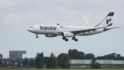 Un Airbus A330 de la compagnie Iran Air atterrit à l'aéroport d'Amsterdam (Pays-Bas), le 2 juillet 2020. (NICOLAS ECONOMOU / NURPHOTO / VIA AFP)