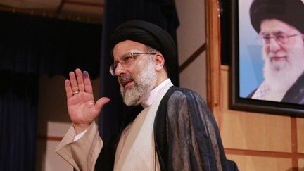 L'ancien procureur général iranien, à la tête de la puissante fondation Astan Qods Razavi de Machhad, après le dépôt de sa candidature à la présidentielle, à Téhéran le 14 avril 2017. (Rouzbeh Fouladi/Citizenside/AFP)