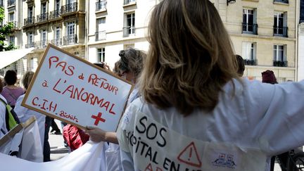 Des soignants manifestent à Paris le 16 juin 2020 (BRUNO COUTIER / BRUNO COUTIER)