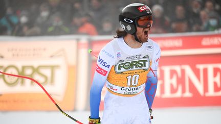 L'Américain Bryce Bennett a remporté la descente de Val Gardena, le 18 décembre 2021. (MARCO BERTORELLO / AFP)