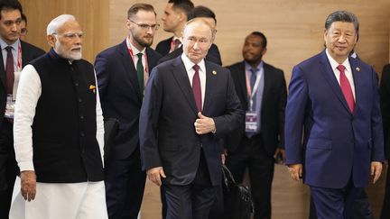 Le Premier ministre indien Narendra Modi, le président russe Vladimir Poutine et le président chinois Xi Jinping, au sommet des Brics à Kazan, le 23 octobre 2024, en Russie. (ALEXANDER ZEMLIANICHENKO / POOL)