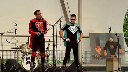 Super Mosai et Pas Mal Vincent au festival &quot;Les Pestacles&quot; 2012
 (France 3 / Culturebox)