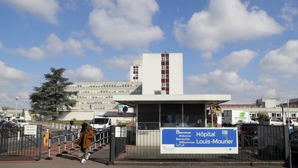 L'entrée de l'hôpital Louis-Mourier à Colombes, le 31 mars 2020. (LUDOVIC MARIN / AFP)