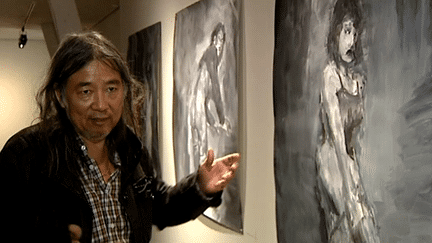 Yan Pei-Ming au musée Nicéphore Niépce 
 (Capture d&#039;image France3/Culturebox)