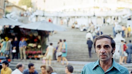 Charles Aznavour lors d'un de ses voyages (Anna Sanders / Films Artisan /Producteur Melodium / France 3 cinéma 2019)