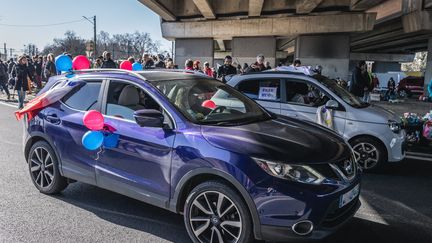 Des manifestants contre le pass-vaccinal sont rassemblés, à Toulouse (Haute-Garonne), jeudi 10 février 2022.&nbsp; (CEDRIC JANIS / HANS LUCAS / AFP)