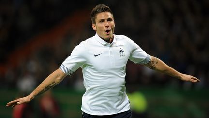 Olivier Giroud, avant-centre de l'&eacute;quipe de France, a f&ecirc;t&eacute; sa premi&egrave;re titularisation et son premier but en Bleu, lors de la victoire fran&ccedil;aise en Allemagne (2-1) le 29 f&eacute;vrier 2012, &agrave; Br&ecirc;me. (FRANCK FIFE / AFP)