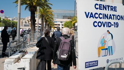 Covid-19 : la vaccination élargie à quatre millions de personnes