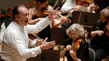 &nbsp; (Le chef d'orchestre Nikolaus Harnoncourt en décembre 2003 à Valence en Espagne © MaxPPP)