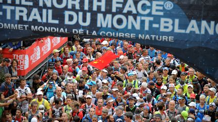 Le départ de l'Ultra-Trail du Mont-Blanc lors de la 13e édition en 2015.  (JEAN-PIERRE CLATOT / AFP)