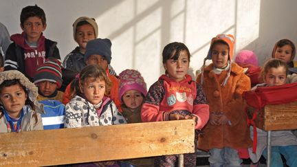 Des écoliers à Deir Ezzor en Syrie, le 7 février 2018. (AYHAM AL-MOHAMMAD / AFP)