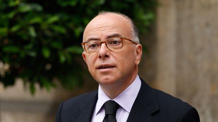 &nbsp; ("Deux unités de force mobile, soit 120 fonctionnaires, vont être temporairement affectés à Calais" annonce Bernard Cazeneuve © MAXPPP)