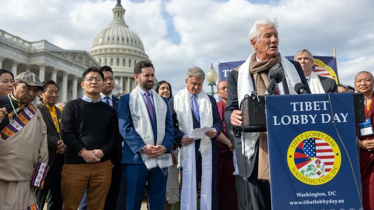 Actor Ricard Gere during a press conference in support of Tibet, in front of the Capitol in the United States, March 28, 2023. (NATHAN POSNER / ANADOLU AGENCY / AFP)