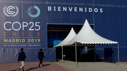 L'entrée de la COP25 au centre d'exposition de Madrid (Espagne), le 3 décembre 2019. (CRISTINA QUICLER / AFP)