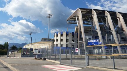 Le Stade de Furiani, suspendu jusqu'au 4 mai à titre conservatoire. (CECILIA ARBONA / RADIO FRANCE)