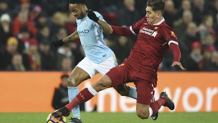 Raheem Sterling au duel avec Firmino, l'une des oppositions à distance entre Manchester City et Liverpool (OLI SCARFF / AFP)