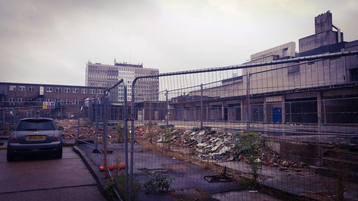 "Cité idéale" au lendemain de la deuxième guerre mondiale, la ville d'Harlow aujourd'hui avec ses galeries marchandes en partie délabrées.&nbsp; (RADIO FRANCE / ANTOINE GINIAUX)