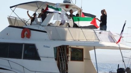 Le Dignité Al-Karam, bateau français de la Flottille pour Gaza (25 juin 2011) (AFP / Murielle Kasprzac)