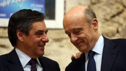 Fran&ccedil;ois Fillon et Alain Jupp&eacute;, le 6 mars 2014 &agrave; Bordeaux. (NICOLAS TUCAT / AFP)