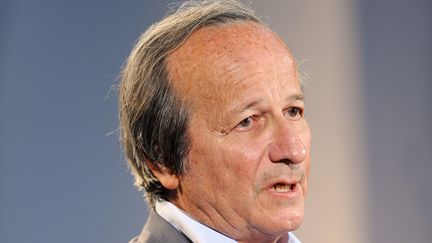 Roger-G&eacute;rard Schwartzenberg &agrave; La Rochelle (Charente-Maritime), le 6 septembre 2009. Il a annonc&eacute; le 20 juin 2012 la cr&eacute;ation d'un groupe des radicaux de gauche &agrave; l'Assembl&eacute;e nationale.&nbsp; (XAVIER LEOTY / AFP)