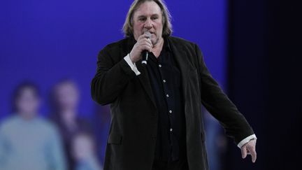 G&eacute;rard Depardieu lors du meeting de Villepinte (Seine-Saint-Denis), dimanche 11 mars 2012. (THOMAS COEX / AFP)