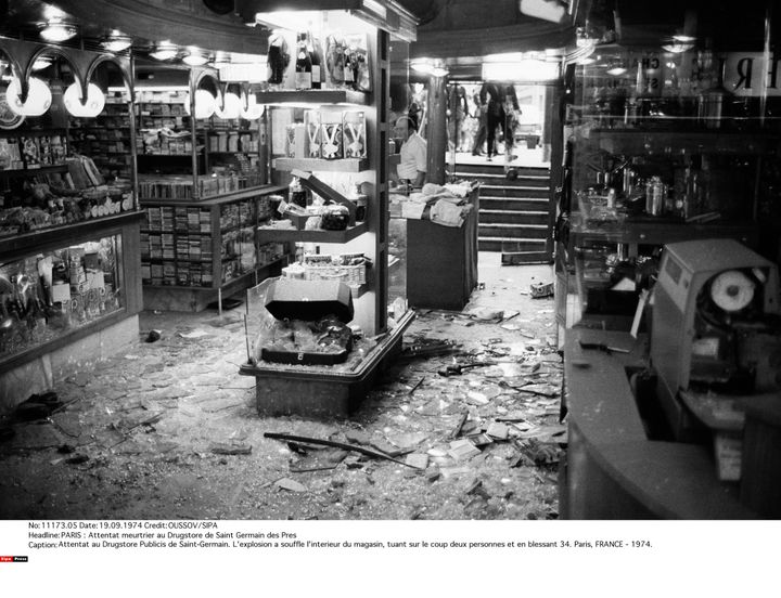 L'intérieur du&nbsp;Drugstore Publicis de Saint-Germain-des-Prés, à Paris, le 15 septembre 1974. (OUSSOV / SIPA)