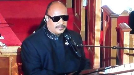 Stevie Wonder chante aux funérailles de Whitney Houston.
 (Droits réservés)