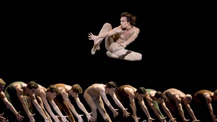 Nicolas Le Riche dans "Le sacre du printemps" de Maurice Béjart
 (Anne Deniau)