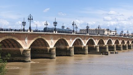 L'enfant serait tomb&eacute;e du Pont de Pierre, &agrave; Bordeaux (Gironde). (BERNARD JAUBERT / ONLY FRANCE / AFP)