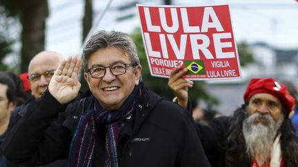 Jean-Luc Mélenchon, le 5 septembre 2019 à&nbsp;Curitiba (Brésil), après avoir rendu visite à l'ex-président Lula en prison. (HEULER ANDREY / AFP)