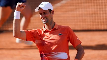 Novak Djokovic lors de son premier tour face à Aslan Karastev au Masters 1000 de Rome, le 10 mai 2022, en Italie. (GIUSEPPE MAFFIA / NURPHOTO / AFP)