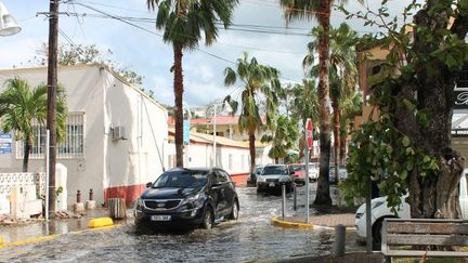 Rues inondées après l'ouragan Gonzola à Marigot sur l'île des Antilles françaises de Saint Martin le 14 octobre 2014. 