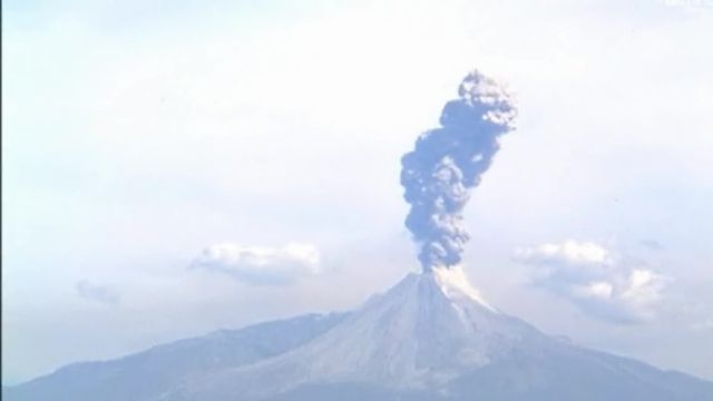 Déjà le 14 janvier,  le Colima montrait une colonne de fumée et de cendre spectaculaire