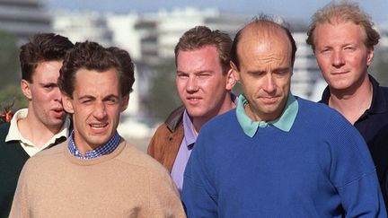 JEUNESSE RPR (1976) A 21 ans, Nicolas Sarkozy (2e G) adh&egrave;re au Rassemblement pour la R&eacute;publique. (MICHEL PLASSART / AFP)