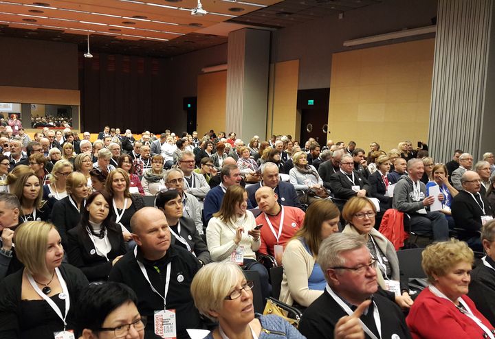 Des militants du KOD se retrouvent lors d'un congrès régional à Gdansk, le 16 janvier 2016. (TOMASZ SOKOLSKI / KOD)