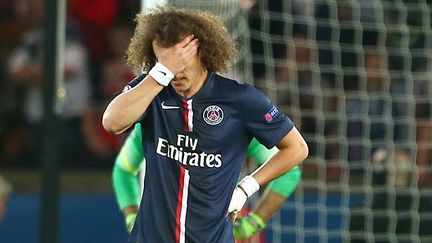 Le d&eacute;fenseur du PSG David Luiz apr&egrave;s la d&eacute;faite de son &eacute;quipe face au FC Barcelone, le 15 avril 2015 au Parc des Princes (Paris). (KIERAN MCMANUS / BACKPAGE IMAGES LTD)