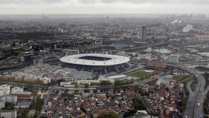 Vue sur le Stade de France et le quartier du Franc-Moisin, à Saint-Denis. (JOEL SAGET / AFP)