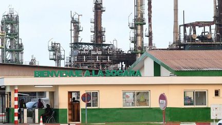 Une vue de la raffinerie Sogara à Port Gentil, dans le centre-ouest du Gabon. Depuis 2014, entre 3000 et 5000 personnes ont perdu leurs emplois dans le secteur pétrolier, selon l'Onep. (Photo AFP/Justin Tallis)