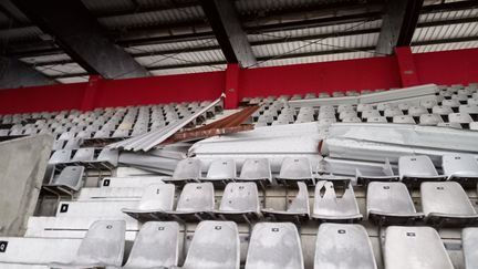 Des débris du toit sont tombés sur la tribune Charles de Foucauld du stade Francis Le Blé à Brest, le 3 novembre 2023 à Brest. (Stade Brestois - Communiqué officiel)