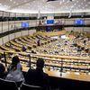 Une session plénière au Parlement européen de Bruxelles (Belgique), le 29 novembre 2017. (WIKTOR DABKOWSKI / AFP)