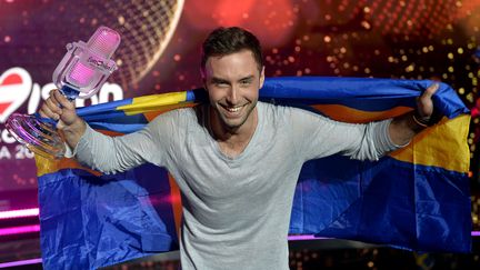 Le Su&eacute;dois M&aring;ns Zelmerl&ouml;w, vainqueur du concours Eurovision de la chanson, &agrave; Vienne (Autriche), le 23 mai 2015. (SAMUEL KUBANI / AFP)