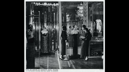 Exposition de la collection &quot;Bijoux de diamants&quot; créés par Gabrielle Chanel en 1932
 (André Kertesz. Vogue Paris)